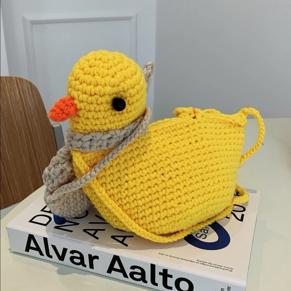 🌻HP⭐️ Crochet duck bag shoulder handbag purse cute adorable yellow gift idea - Picture 9 of 9